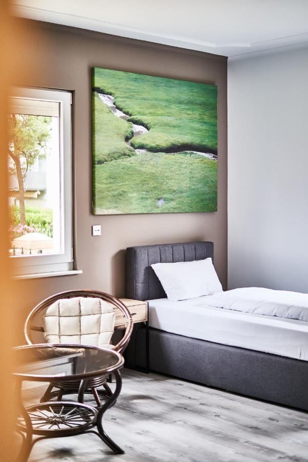 Primera Zimmer Mit Gemeinschaftsbad ซิงเงน ภายนอก รูปภาพ