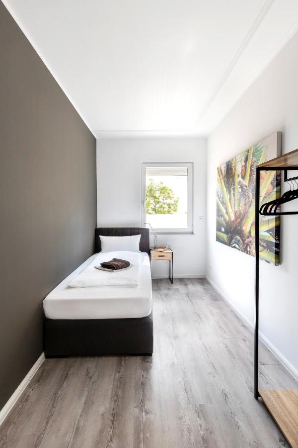 Primera Zimmer Mit Gemeinschaftsbad ซิงเงน ภายนอก รูปภาพ
